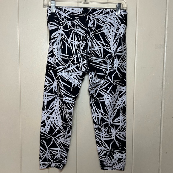 SOLD NWOT Calvin Klein Performance Capri Palm Leaf Pattern Leggings Size Small - Picture 2 of 6